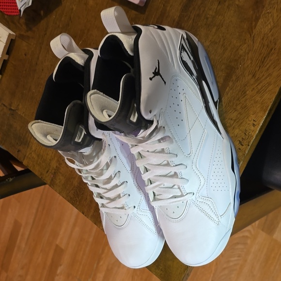 Brand new Jordan flight 23 mens size 13. NEVER WORN! - Picture 2 of 6